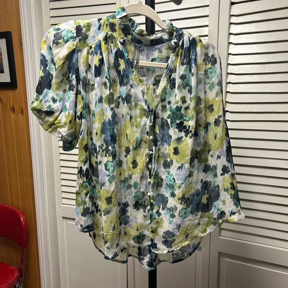 Nwot Anthropologie Floral short sleeve Blouse